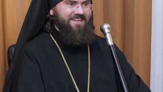 Епископ Пятигорский и Черкесский Феофилакт провел прямую линию у телефона доверия
