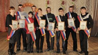 Молодежь, участвовавшую в уборке винограда, наградили в селе Левокумском