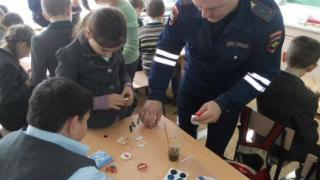 В Новоселицком районе школьники изготовили настенные магнитные автогородки
