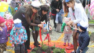 Годовщину детсада «Березка» в селе Кочубеевском отметили открытием мини-городка и парадом колясок
