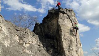 Мастер-класс по скалолазанию на естественном рельефе показали в Пятигорске