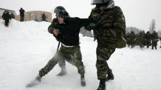 Специальные занятия по пресечению массовых беспорядков прошли в Ставрополе