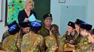 Кадеты из Ставрополя помогают собирать подарки для школ и детских садов Новороссии
