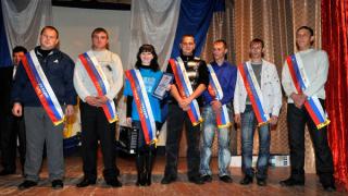 Победители молодежного соревнования по уборке винограда получили награды