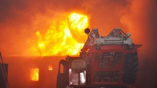 Житель хутора Дегтяревского спалил крышу своего дома из-за самодельного факела
