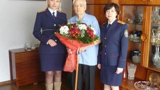 Представители аппарата следственного управления поздравили ветерана с 23 февраля
