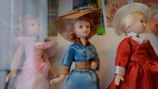 Историческим соответствием удивляет выставка фарфоровых кукол в СКФУ