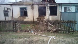 При пожаре частного дома погиб 54-летний житель села Приозерского