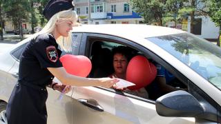 В Кочубеевском районе сотрудники ГИБДД и волонтеры призвали земляков участвовать в донорской акции