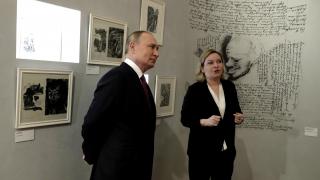 Президент РФ посетил музейный центр «Московский дом Достоевского»