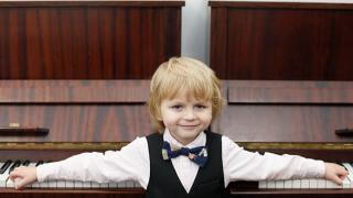 Голосуем за маленького пианиста Елисея Мысина из Ставрополя в финале «Синей птицы»