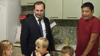 Новый глава Георгиевска Максим Клетин посетил многодетную семью с 13 детьми