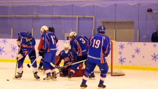 В Невинномысске продолжается открытый турнир по хоккею на кубок главы города