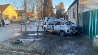 В Будённовске мужчина выпрыгнул на ходу из загоревшегося автомобиля