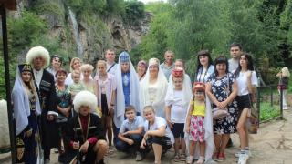 В Предгорье для жителей ЛДНР организовали экскурсию на «Медовые водопады»