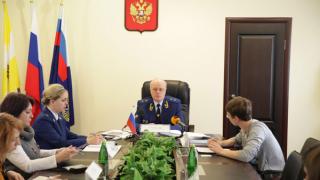Прокурор Ставропольского края Юрий Турыгин рассказал журналистам об итогах работы ведомства в 2012 году