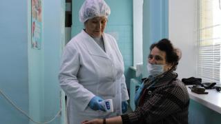 В Туркменской райбольнице отметили заслуги медсестры с 30-летним стажем