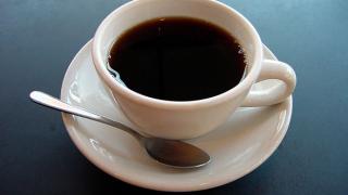 Кофе полезнее пить в обед, а не утром