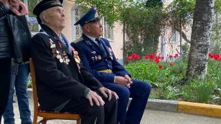 В Ставрополе проводят парады Победы во дворах ветеранов