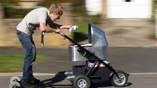Британский инженер сделал для своего сына моторизированную детскую коляску
