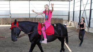 «Свобода движения» верхом на лошади помогает особенным детям Ставрополья