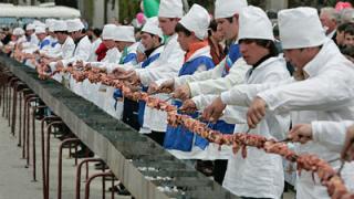Самый длинный в мире шашлык приготовили в Карачаево-Черкесии