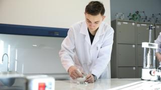 Молодой учёный СКФУ разрабатывает лечебную зубную нанопасту