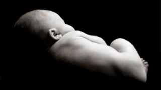 В Пятигорске в канаве найдено тело новорожденной девочки