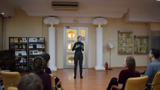 Студенты СКФУ встретились с актрисой ставропольского драмтеатра
