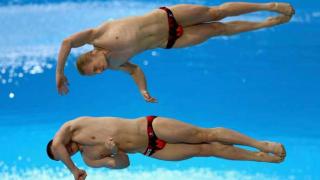 Синхронисты Кузнецов и Захаров выиграли «золото» в прыжках с 3-метрового трамплина в Тайбэе