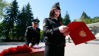 Судебные приставы края приняли присягу у «Огня Вечной славы» в Ставрополе