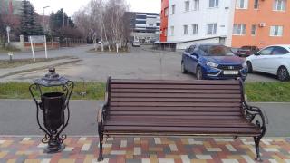 В Ставрополе на улице Пирогова установили городскую мебель