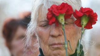 Жертв политических репрессий вспоминали у мемориала «Холодный родник» Ставрополя
