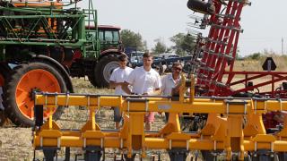 Тест-драйв современной сельхозтехники провели в полевых условиях Ставрополья
