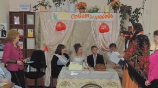 Русский народный свадебный обряд показали во всей красе в библиотеке села Дивного