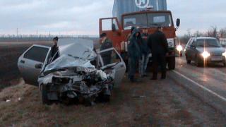 ДТП на Ставрополье: десятка влетела под КамАЗ, пассажир погиб