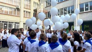 Школьники Невинномысска почтили память жертв теракта в Беслане