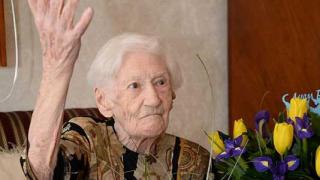 Жительница Ессентуков в свои 100 лет «лечится» песнями и стихами