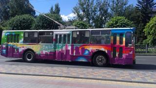 По Ставрополю теперь ездит троллейбус в стиле граффити