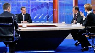 Дмитрий Медведев рассказал о пенсионной реформе и борьбе с коррупцией в России