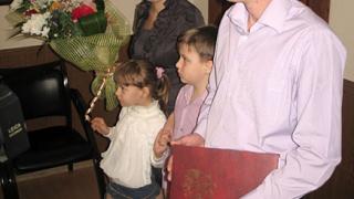Свидетельство на получение социальных выплат вручили семье из Минвод к Новому году