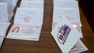 Губернатор Ставрополья вручил паспорта юным гражданам страны