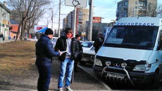 Суд признал незаконной платную автостоянку возле гостиницы «Азимут отель» в Ставрополе