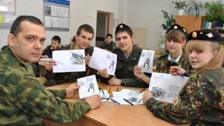 Ставропольские кадеты воссоздали и подарили открытки военных лет