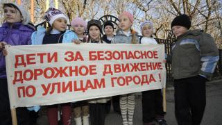 В Ставрополе школьники и сотрудники ГИБДД напомнили о важности соблюдения ПДД