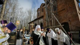 Чин освящения креста и купола строящегося больничного храма совершил глава Ставропольской митрополии