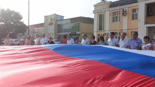 В Апанасенковком округе запустили воздушных змеев в цветах российского флага