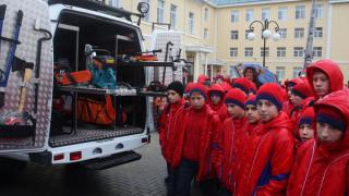 Для воспитанников президентского кадетского училища Ставрополя провели демонстрацию аварийно-спасательной техники