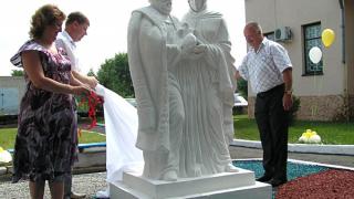 Памятник Петру и Февронье и скамья примирения появились в селе Кочубеевском