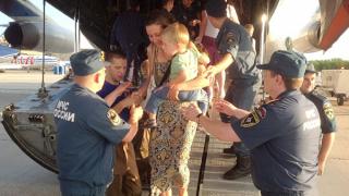 Еще 108 украинских беженцев доставил борт МЧС в Минеральные Воды